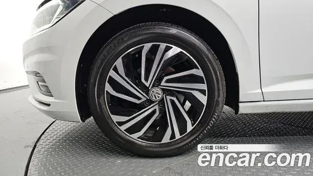 Volkswagen Jetta 2020 — Photo 8/20