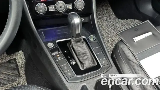 Volkswagen Jetta 2020 — Photo 1/20