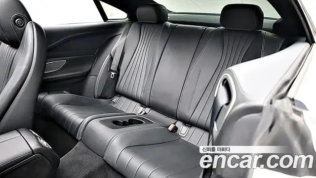 Mercedes-Benz E-Class 2021 — ფოტო 19/20