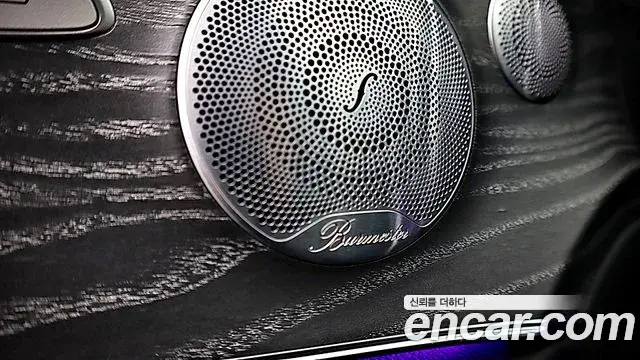 Mercedes-Benz E-Class 2021 — ფოტო 17/20