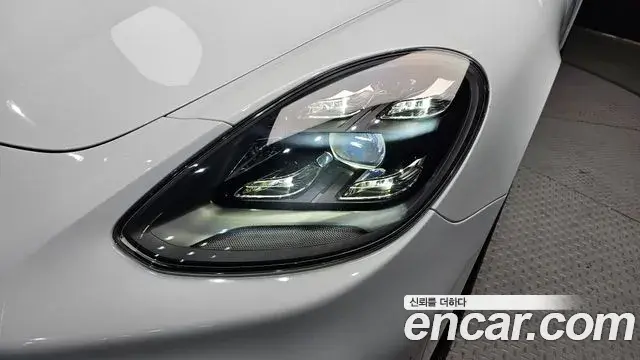 Porsche Panamera 2022 — Şəkil 17/32
