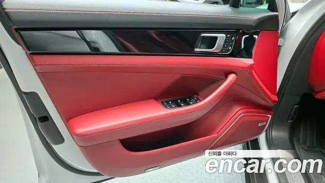 Porsche Panamera 2022 — Şəkil 28/32