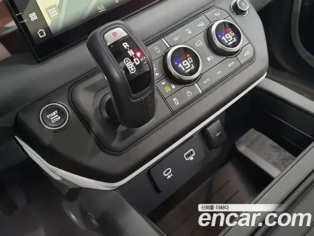 Land Rover Defender 2023 — Photo 10/20