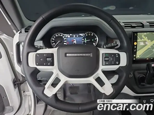 Land Rover Defender 2023 — Photo 7/20