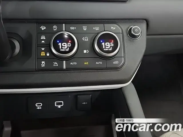 Land Rover Defender 2023 — Photo 12/20
