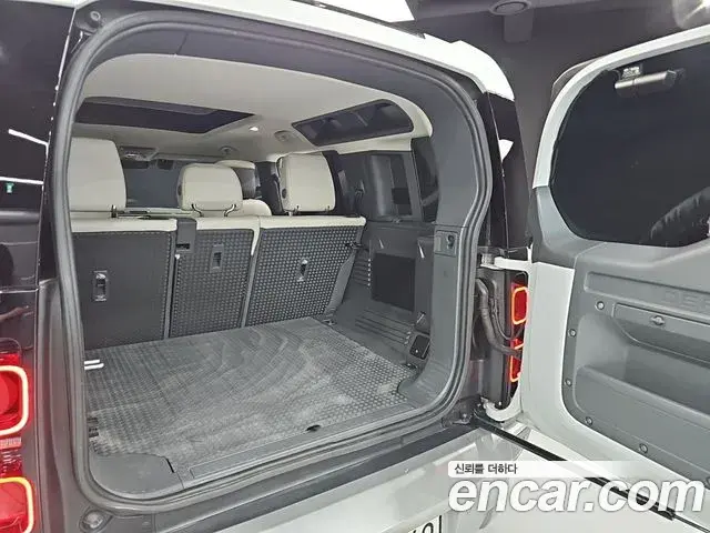 Land Rover Defender 2023 — Photo 11/20
