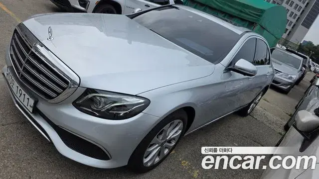 Mercedes-Benz E-Class 2018 — ფოტო 1/20