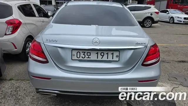 Mercedes-Benz E-Class 2018 — ფოტო 9/20