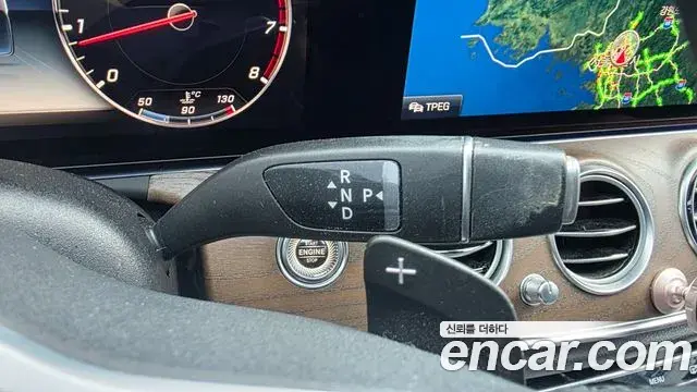 Mercedes-Benz E-Class 2018 — ფოტო 18/20