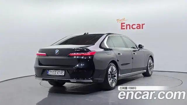 BMW 7 Series 2022 — Şəkil 34/39