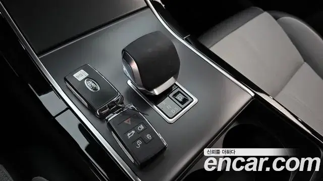 Land Rover Range Rover Velar 2025 — ფოტო 4/31