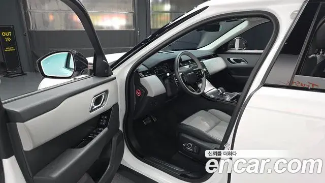 Land Rover Range Rover Velar 2025 — ფოტო 14/31