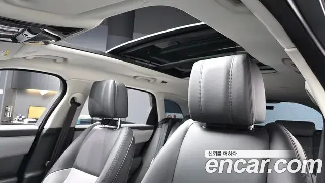 Land Rover Range Rover Velar 2025 — ფოტო 13/31