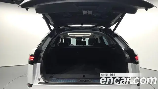 Land Rover Range Rover Velar 2025 — ფოტო 19/31