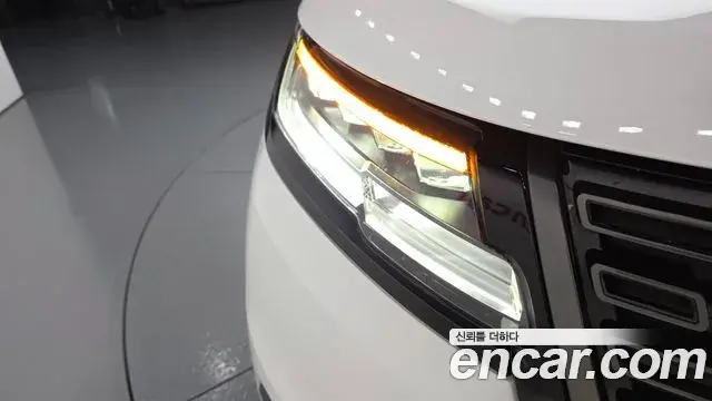 Land Rover Range Rover Velar 2025 — ფოტო 22/31