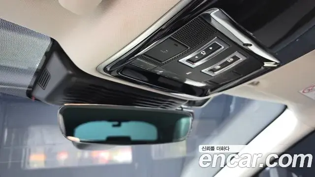Land Rover Range Rover Velar 2025 — ფოტო 16/31