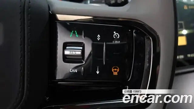 Land Rover Range Rover Velar 2025 — ფოტო 25/31