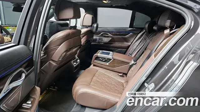 BMW 7 Series 2022 — Photo 2/20