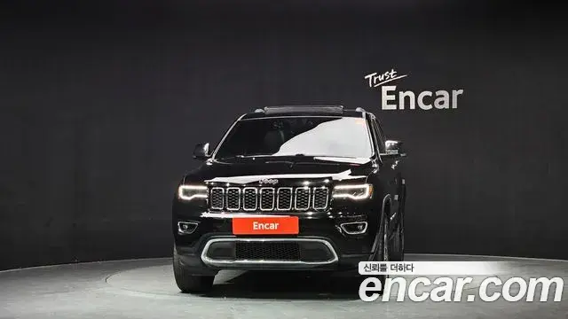 Jeep Grand Cherokee 2019 — ფოტო 18/20