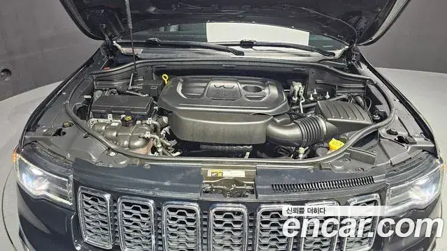 Jeep Grand Cherokee 2019 — ფოტო 9/20