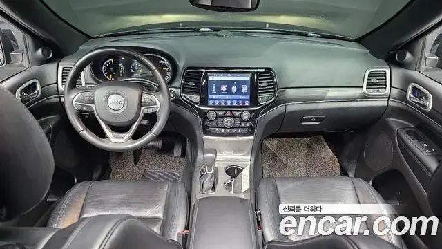 Jeep Grand Cherokee 2019 — ფოტო 4/20