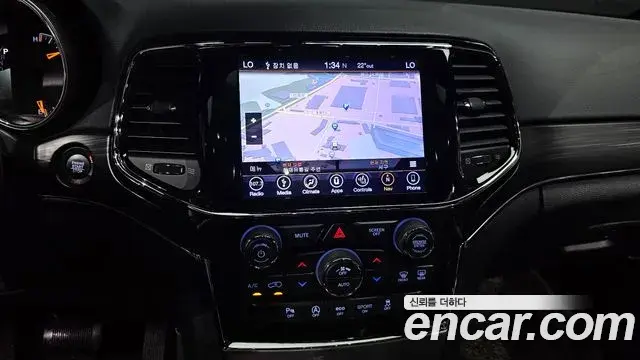 Jeep Grand Cherokee 2019 — ფოტო 14/20