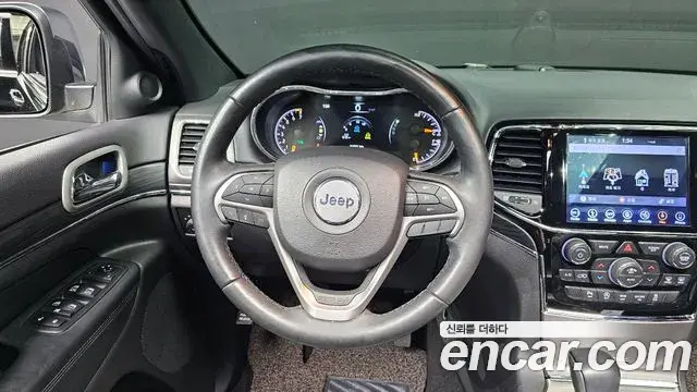 Jeep Grand Cherokee 2019 — ფოტო 8/20