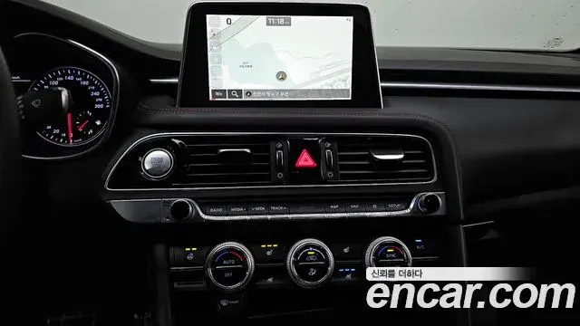 Genesis G70 2018 — ფოტო 13/20