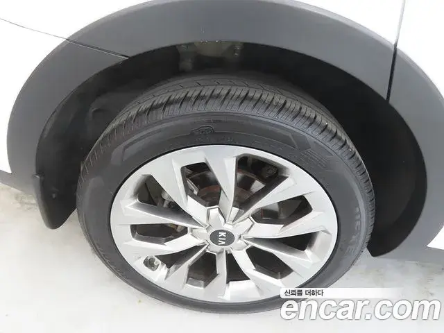 Kia Sorento 2021 — ფოტო 13/20