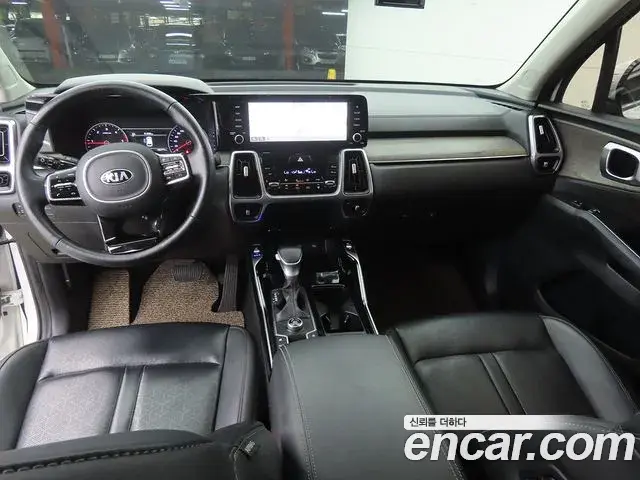 Kia Sorento 2021 — ფოტო 15/20