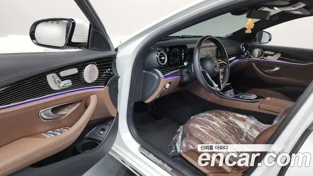 Mercedes-Benz E-Class 2021 — Фото 10/20