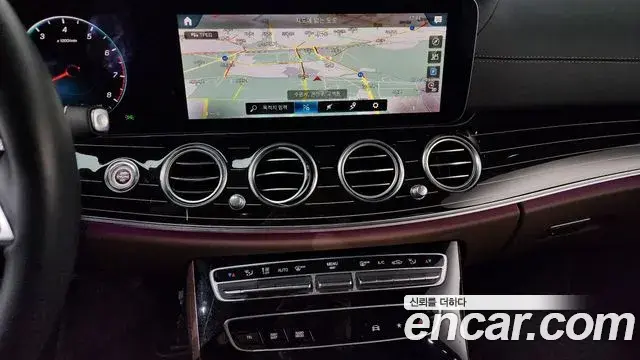 Mercedes-Benz E-Class 2021 — Фото 12/20