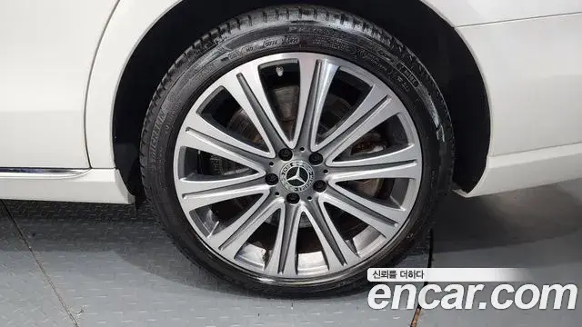Mercedes-Benz E-Class 2021 — Şəkil 29/35