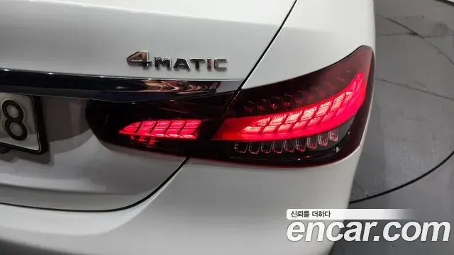 Mercedes-Benz E-Class 2021 — Şəkil 34/35