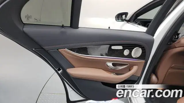 Mercedes-Benz E-Class 2021 — Şəkil 23/35