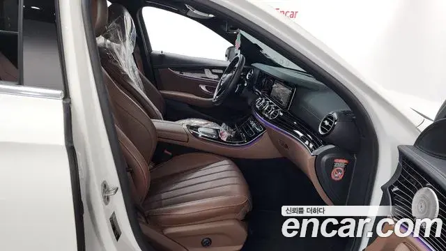 Mercedes-Benz E-Class 2021 — Şəkil 33/35
