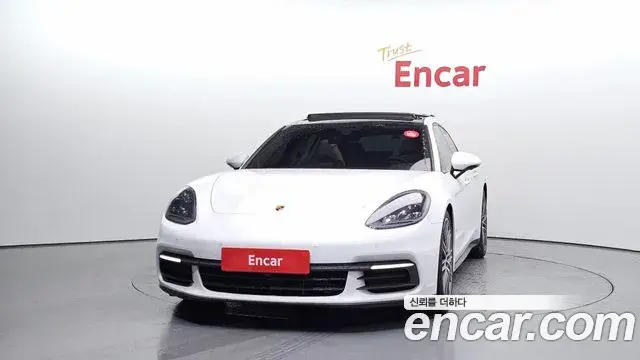 Porsche Panamera 2018 — ფოტო 17/20