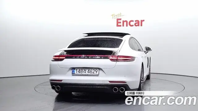 Porsche Panamera 2018 — ფოტო 3/20
