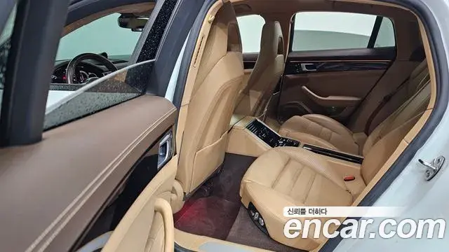 Porsche Panamera 2018 — ფოტო 7/20