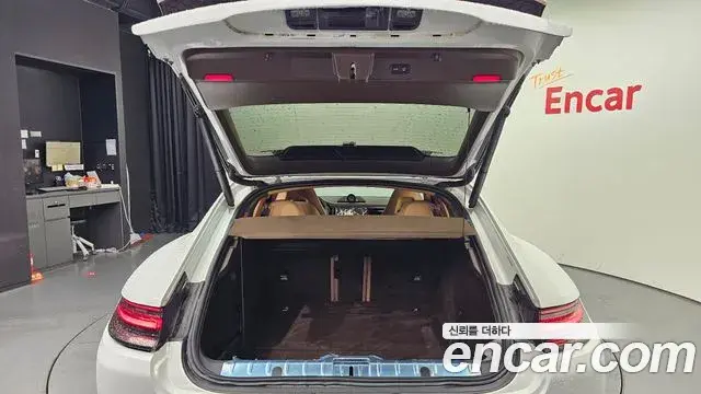 Porsche Panamera 2018 — ფოტო 16/20