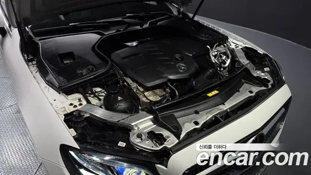 Mercedes-Benz E-Class 2018 — Photo 31/33