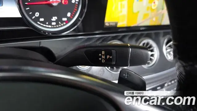 Mercedes-Benz E-Class 2018 — Photo 12/33