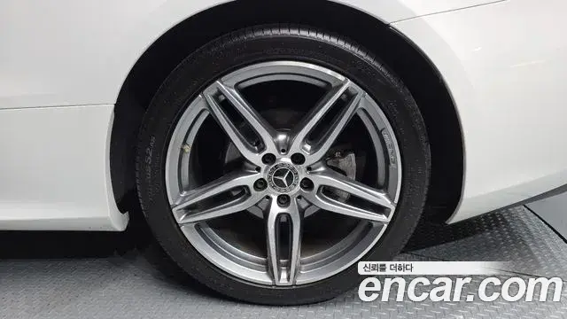 Mercedes-Benz E-Class 2018 — Photo 28/33