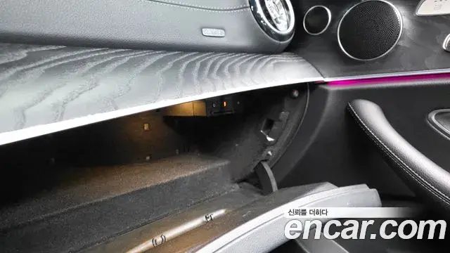Mercedes-Benz E-Class 2018 — Photo 18/33