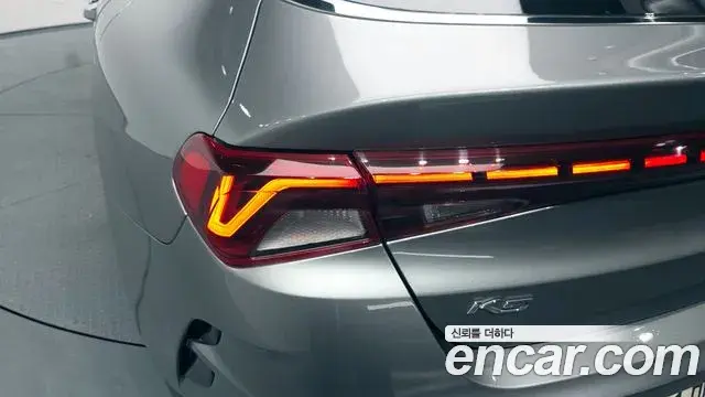 Kia K5 2020 — ფოტო 29/30