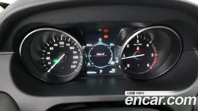 Land Rover Discovery Sport 2019 — ფოტო 8/20