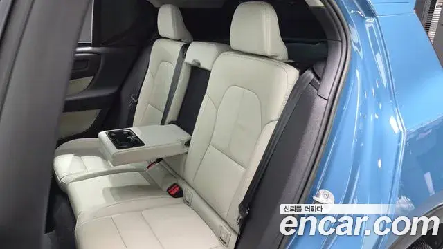 Volvo XC40 2022 — Фото 12/20