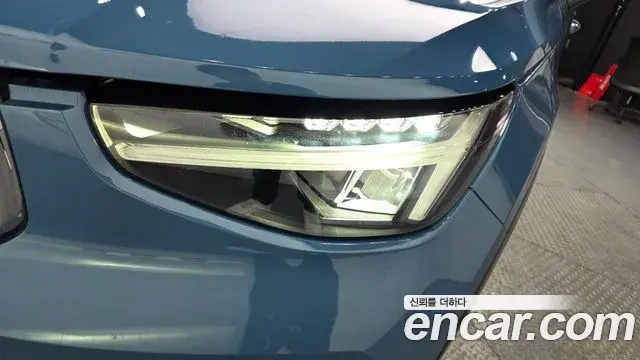 Volvo XC40 2022 — ფოტო 32/33