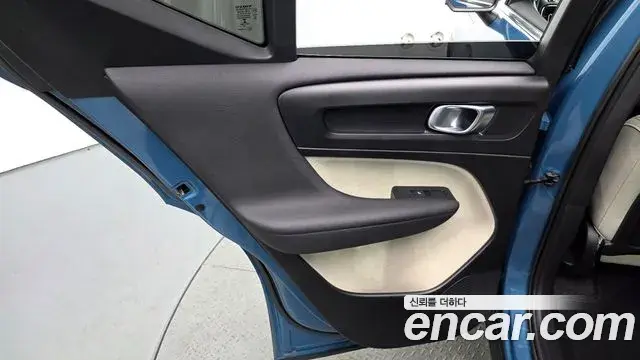 Volvo XC40 2022 — ფოტო 5/33