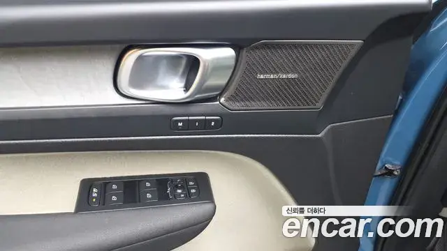 Volvo XC40 2022 — ფოტო 22/33